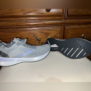 Womens athletic shoes